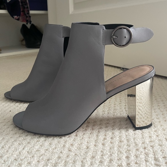 Banana Republic Grey Block Heels - Picture 3 of 6